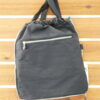 BOLSO SACO CON DOS BOLSILLOS Y CREMALLERA EN LA BASE.