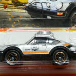 COCHE CLASICO DEPORTIVO NUEVO A ESCALA APROXIMADA 1/64.