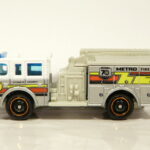 CAMION DE BOMBEROS NUEVO SIN CAJA A ESCALA APROXIMADA 1/64.