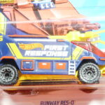 CAMION DE BOMBEROS NUEVO A ESCALA APROXIMADA 1/64.