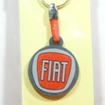 LLAVERO NUEVO DE GOMA Y METAL MARCA FIAT.