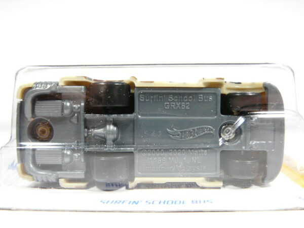 BUS NUEVO A ESCALA APROXIMADA 1/64. VISTA INFERIOR.