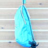 MOCHILA PEQUEÑA DE NYLON MULTIDEPORTE APTA PARA BICI, RUNNING, ETC. VISTA LATERAL.