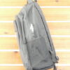 BACKPACK TAMAÑO ADULTO APTA PARA USO ESCOLAR. O VIAJE CON 7 BOLSILLOS, INCLUYENDO UNO INTERIOR ACOLCHADO PARA ORDENADOR PORTATIL. VISTA LATERAL.
