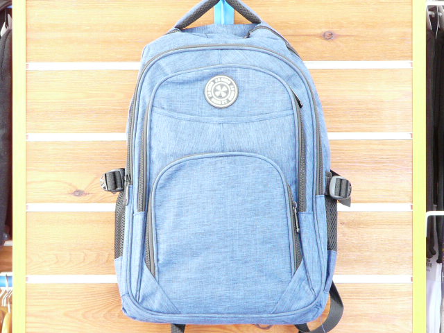 BACKPACK TAMAÑO ADULTO APTA PARA USO ESCOLAR. CON 8 BOLSILLOS