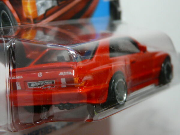 COCHE CLASICO DEPORTIVO NUEVO A ESCALA APROXIMADA 1/64. VISTA TRASERA.