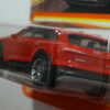 COCHE ELECTRICO NUEVO A ESCALA APROXIMADA 1/64. VISTA TRASERA.