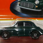 COCHE CLASICO UTILITARIO NUEVO A ESCALA APROXIMADA 1/64.