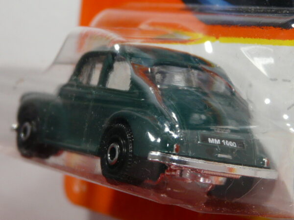 COCHE CLASICO UTILITARIO NUEVO A ESCALA APROXIMADA 1/64. VISTA TRASERA.