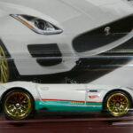 COCHE DEPORTIVO ROADSTER NUEVO A ESCALA APROXIMADA 1/64.