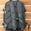 BACKPACK TAMAÑO ADULTO APTA PARA USO ESCOLAR, VIAJE O EQUIPAJE DE MANO. VISTA TRASERA.