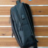 BACKPACK TAMAÑO ADULTO APTA PARA USO ESCOLAR, VIAJE O EQUIPAJE DE MANO. VISTA LATERAL.