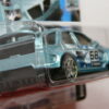COCHE DEPORTIVO CUSTOMIZADO NUEVO A ESCALA APROXIMADA 1/64. VISTA TRASERA.