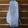 MOCHILA BOLSO MUY VERSATIL Y LIGERA. VISTA LATERAL.