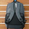 BACKPACK TAMAÑO ADULTO APTA PARA USO ESCOLAR, EQUIPAJE DE MANO BAJO ASIENTO. VISTA TRASERA.