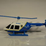 HELICOPTERO DE POLICIA, VEHICULO DE SEGUNDA MANO EN BUEN ESTADO GENERAL A ESCALA APROXIMADA 1/64.