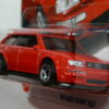 COCHE CLASICO NUEVO A ESCALA APROXIMADA 1/64. VISTA FRONTAL.