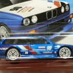 COCHE CLASICO DEPORTIVO NUEVO A ESCALA APROXIMADA 1/64.
