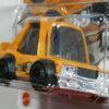 COCHE CLASICO DEPORTIVO EN VERSION TOONED NUEVO A ESCALA APROXIMADA 1/64. VISTA FRONTAL.