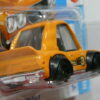 COCHE CLASICO DEPORTIVO EN VERSION TOONED NUEVO A ESCALA APROXIMADA 1/64. VISTA TRASERA.