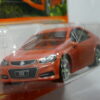 COCHE BERLINA NUEVO A ESCALA APROXIMADA 1/64. VISTA FRONTAL.