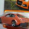 COCHE BERLINA NUEVO A ESCALA APROXIMADA 1/64. VISTA TRASERA.