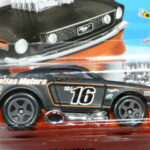 COCHE CLASICO DEPORTIVO COUPE NUEVO A ESCALA APROXIMADA 1/64.