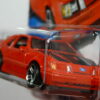 COCHE CLASICO NUEVO A ESCALA APROXIMADA 1/64. VISTA FRONTAL.