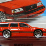 COCHE CLASICO NUEVO A ESCALA APROXIMADA 1/64.