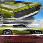 COCHE CLASICO DEPORTIVO NUEVO A ESCALA APROXIMADA 1/64.