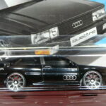 COCHE CLASICO NUEVO A ESCALA APROXIMADA 1/64.