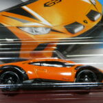 COCHE DEPORTIVO NUEVO A ESCALA APROXIMADA 1/64.