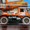 CAMION NUEVO A ESCALA APROXIMADA 1/64.