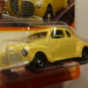 COCHE CLASICO NUEVO A ESCALA APROXIMADA 1/64. VISTA FRONTAL.