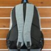 BACKPACK TAMAÑO ADULTO APTA PARA USO ESCOLAR Y VIAJES EN AVION. VISTA TRASERA.