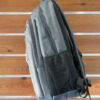 BACKPACK TAMAÑO ADULTO APTA PARA USO ESCOLAR Y VIAJES EN AVION. VISTA LATERAL.