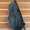 BACKPACK TAMAÑO ADULTO APTA PARA USO ESCOLAR. VISTA LATERAL.