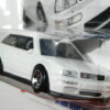 COCHE CLASICO NUEVO A ESCALA APROXIMADA 1/64. VISTA FRONTAL.