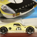COCHE DEPORTIVO CLASICO NUEVO A ESCALA APROXIMADA 1/64.