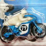 MOTO NUEVA A ESCALA APROXIMADA 1/64.