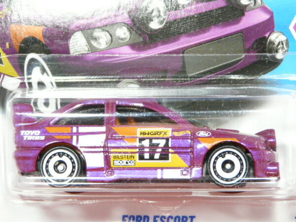 COCHE CLASICO DEPORTIVO NUEVO A ESCALA APROXIMADA 1/64.