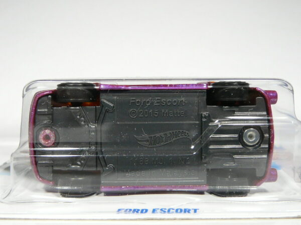 COCHE CLASICO DEPORTIVO NUEVO A ESCALA APROXIMADA 1/64. VISTA INFERIOR.