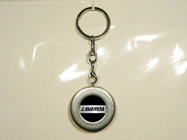 LLAVERO DE METAL Y MADERA CON UN DISEÑO ÚNICO Y ORIGINAL. MUY RESISTENTE, ERGONÓMICO, COMPACTO Y DURADERO.