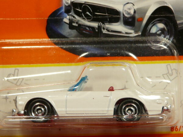 COCHE CABRIO CLASICO DE LOS AÑOS 60 NUEVO A ESCALA APROXIMADA 1/64.