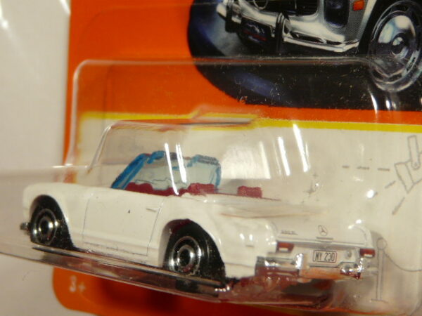 COCHE CABRIO CLASICO DE LOS AÑOS 60 NUEVO A ESCALA APROXIMADA 1/64. VISTA TRASERA.