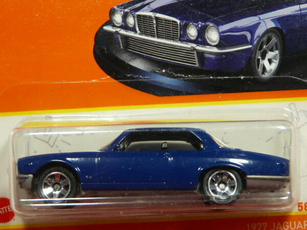 COCHE CLASICO COUPE NUEVO A ESCALA APROXIMADA 1/64.