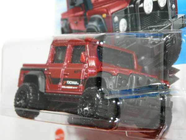 CLASICO TODOTERRENO 4X4 NUEVO A ESCALA APROXIMADA 1/64. VISTA FRONTAL.