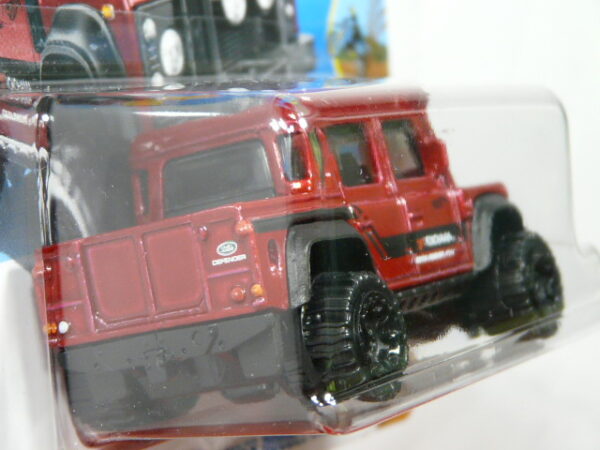 CLASICO TODOTERRENO 4X4 NUEVO A ESCALA APROXIMADA 1/64. VISTA TRASERA.