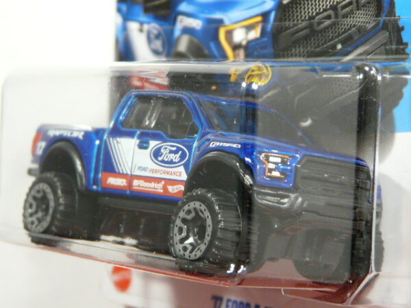 TODOTERRENO 4X4 PICK UP NUEVO A ESCALA APROXIMADA 1/64. VISTA FRONTAL.