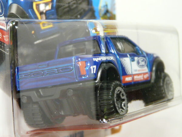 TODOTERRENO 4X4 PICK UP NUEVO A ESCALA APROXIMADA 1/64. VISTA TRASERA.
